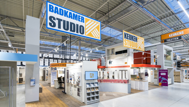 Hornbach's new store in Apeldoorn offers for example a bathroom and kitchen center.