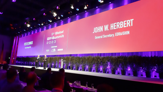 John Herbert and Piet de Coninck opened the Congress on behalf of the Edra/Ghin and Hima.