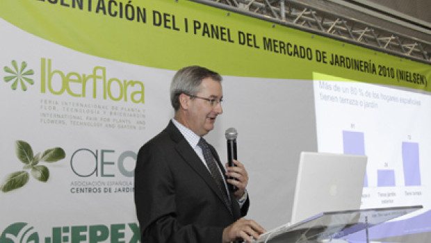 Antonio de Santos presented the Nielsen survey on the Spanish gardening market at Iberflora.
