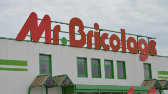 Mr. Bricolage has sold almost all 65 own stores