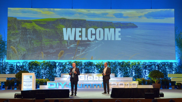 John Herbert (l.) and Ralf Rahmede, the managing directors of Edra/Ghin and Hima, at the 7th Global DIY-Summit 2019 in Dublin.