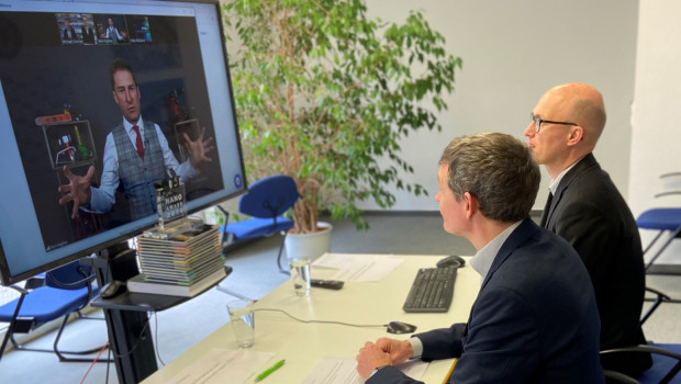 Rainer Strnad (front) and Michael Greiner presented first results from the report. 